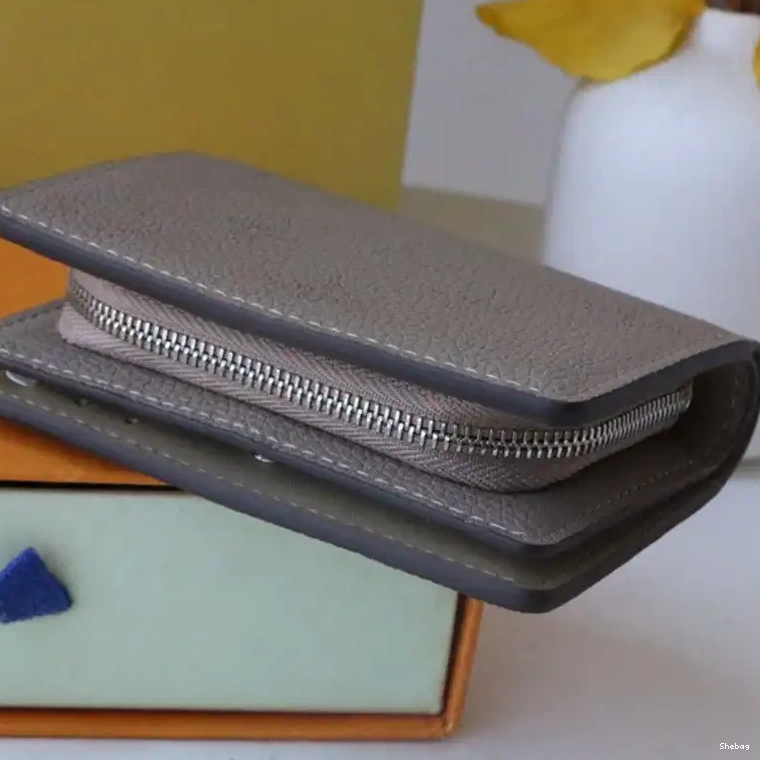 2306YA0008 Bag LV 0625